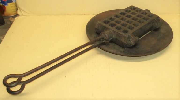 Moule gaufrier waffeleisen (Gebraucht) in Lajoux JU für CHF 38 – mit